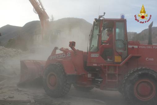 Macerata, smontaggio controllato di un'abitazione privata a Pieve Torina