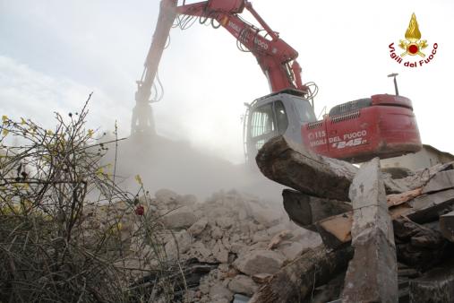 Macerata, smontaggio controllato di un'abitazione privata a Pieve Torina