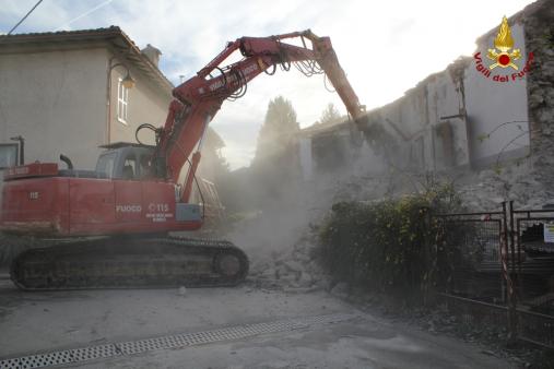Macerata, smontaggio controllato di un'abitazione privata a Pieve Torina