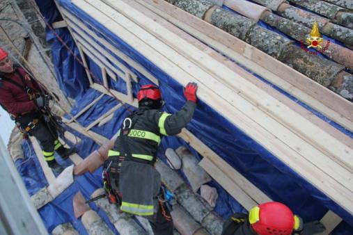 Macerata, termine lavoro copertura del tetto della chiesa di San Lorenzo a Fiastra