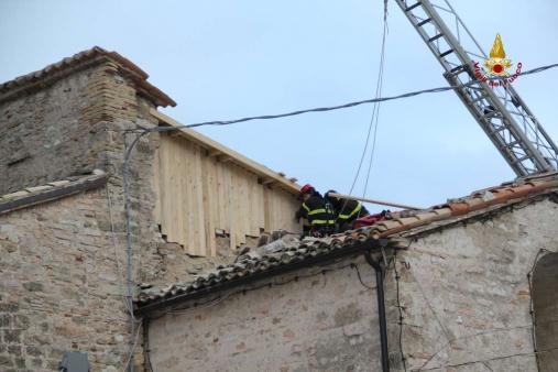 Macerata, termine lavoro copertura del tetto della chiesa di San Lorenzo a Fiastra