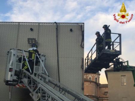 Reggio Emilia, incendio nel Palazzetto dello sport