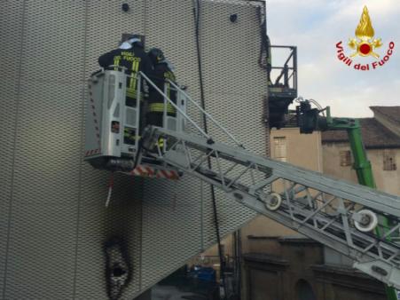 Reggio Emilia, incendio nel Palazzetto dello sport