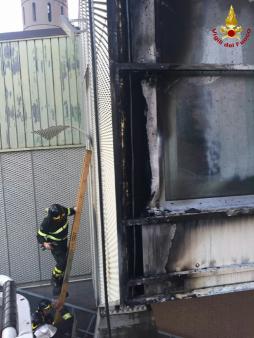 Reggio Emilia, incendio nel Palazzetto dello sport