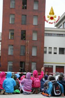 Vicenza, gli scolari della scuola dell'infanzia e primaria in visita presso il Comando
