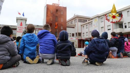 Vicenza, gli scolari della scuola dell'infanzia e primaria in visita presso il Comando