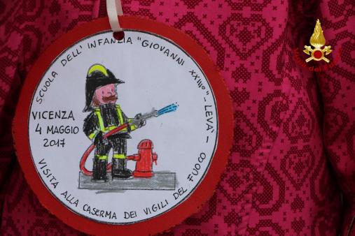 Vicenza, gli scolari della scuola dell'infanzia e primaria in visita presso il Comando