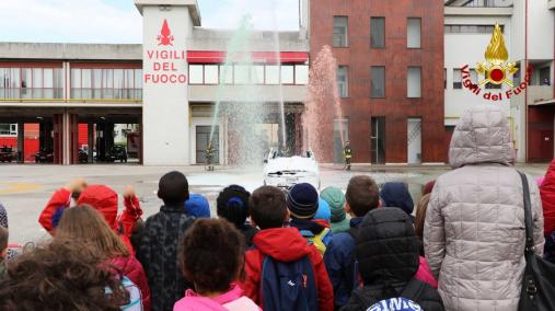 Vicenza, gli scolari della scuola dell'infanzia e primaria in visita presso il Comando