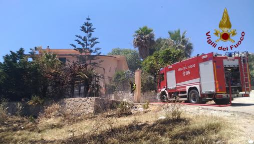 Agrigento, incendio mezzi agricoli nel comune di Palma di Montechiaro