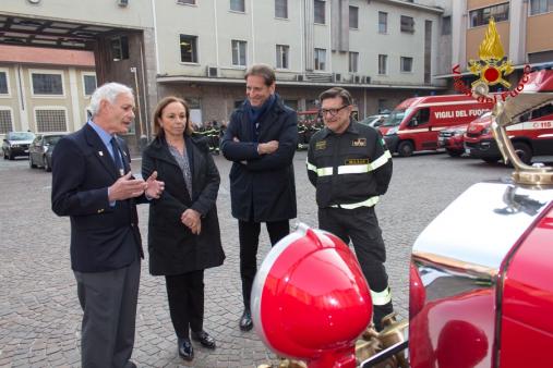 Milano, il Prefetto Luciana Lamorgese in visita al Comando dei Vigili del fuoco