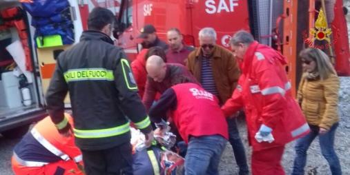 Catanzaro, soccorsa persona ferita a seguito caduta da un albero