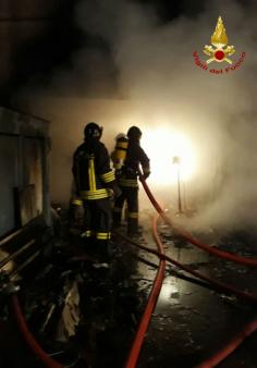 Rovigo, incendio divampa in un emporio della zona commerciale