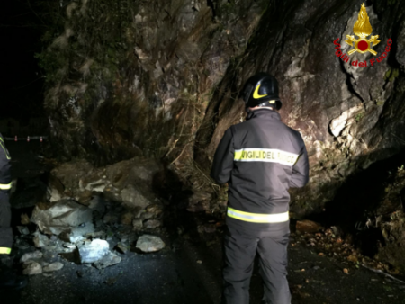 Lecco, numerosi interventi dei Vigili del fuoco causa abbondanti nevicate