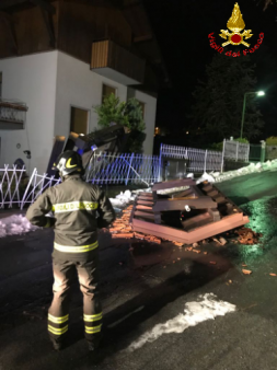 Lecco, numerosi interventi dei Vigili del fuoco causa abbondanti nevicate