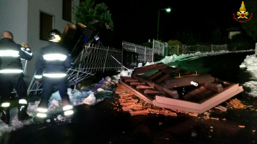 Lecco, numerosi interventi dei Vigili del fuoco causa abbondanti nevicate