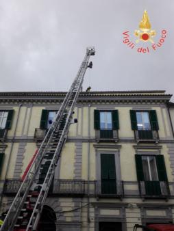 Catanzaro, continua l'opera dei Vigili del fuco per fronteggiare il maltempo