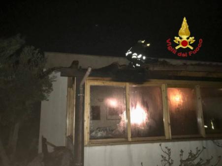 Palermo, incendio in una villetta nel comune di Casteldaccia