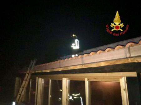 Palermo, incendio in una villetta nel comune di Casteldaccia