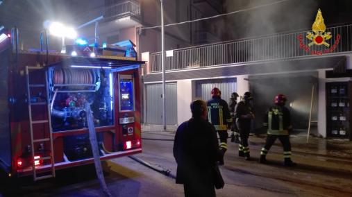 Chieti, incendio box autorimessa