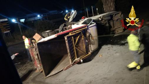 Catania, incidente stradale nella zona industriale sulla "SP.69"