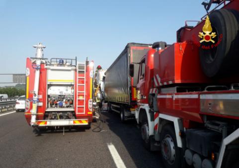 Vincenza, tamponamento tra mezzi pesanti sulla "A.4"