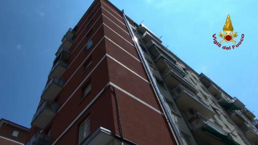 Bologna, incendio abitazione in centro città, salvata anziana residente