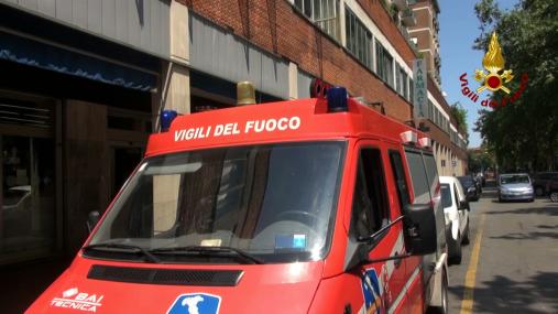 Bologna, incendio abitazione in centro città, salvata anziana residente