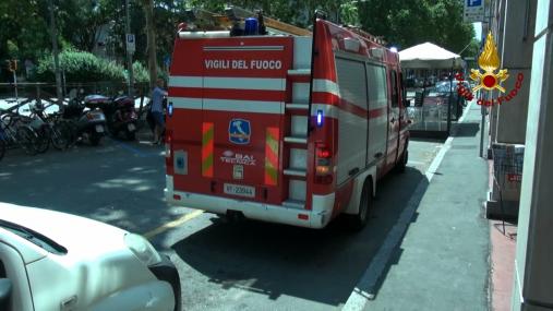 Bologna, incendio abitazione in centro città, salvata anziana residente