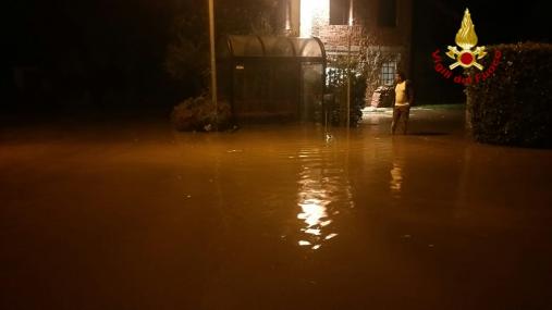 Treviso, esondazione del canale Rubianco nel comune di Cornuda