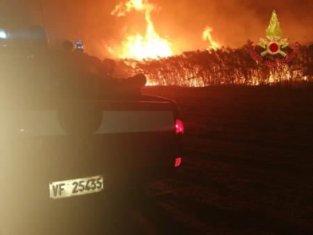 Ragusa, incendio in un canneto nella riserva dell'Irminio