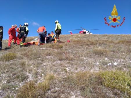 L'Aquila, soccorso un giovane precipitato con il parapendio