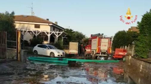 Catanzaro, i Vigili del Fuoco impegnati a fronteggiare l'emergenza maltempo