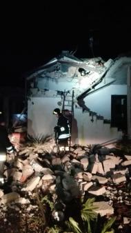 Roma, esplosione fa crollare parte di una palazzina a Velletri