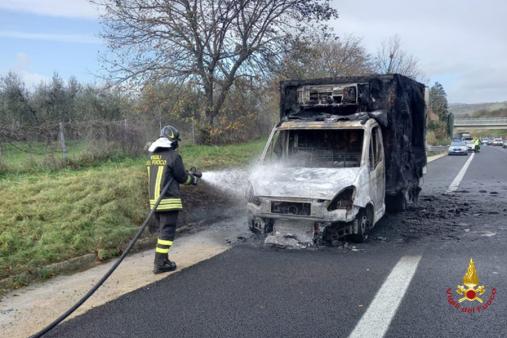Incendio furgone sulla A1