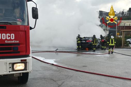 Incendio autovettura a Camerano
