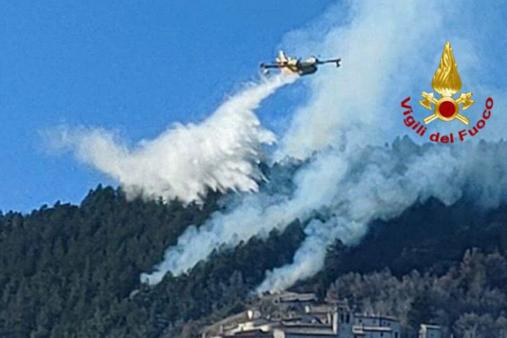 L'intevrento del canadair a Sellano