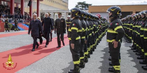 Il giuramento di mille allievi Vigili del fuoco a Capannelle