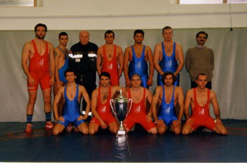 Mario Cerrai con la squadra VVF di Pisa vincitrice della Coppa italia 1999-2000