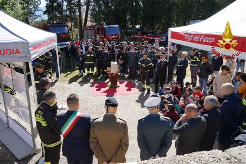 Il Sottosegretario di Stato Emanuele Prisco alla cerimonia per la posa della prima pietra della nuova sede del distaccamento dei Vigili del Fuoco di Todi