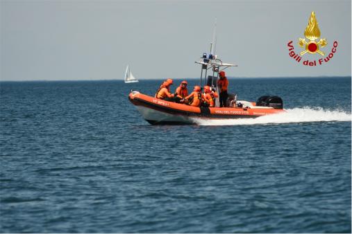 Trieste, esercitazione di soccorso acquatico nel Porto Vecchio