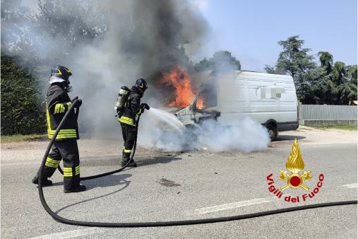 Verona, Vigili del fuoco in azione in diversi interventi