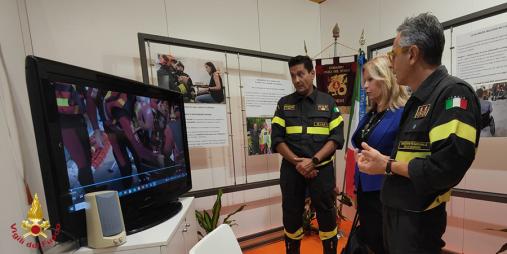 EXPOAID 2023 - Io, persona al centro", il Preseidente del Consiglio Meloni e il Ministro per le Disabilità Locatelli visitano lo stand dei Vigili del Fuoco