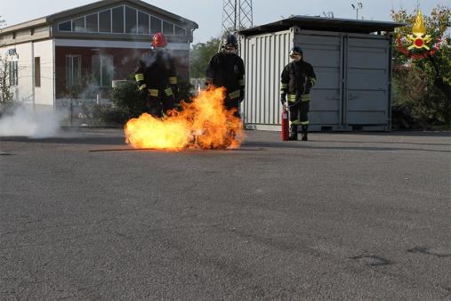 Grosseto, gli studenti di Follonica alla scoperta del mondo dei Vigili del fuoco
