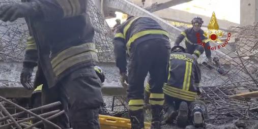 Firenze, crollo solaio in cantiere edile. Soccorsi dai Vigili del fuoco due operai tra le macerie