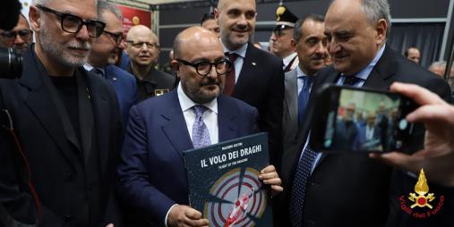 Torino, Salone del Libro: presentato il volume fotografico dedicato alla componente aerea dei Vigili del Fuoco