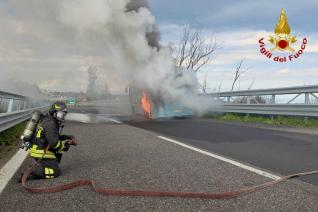Incendio autobus A18