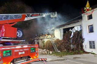 L'esplosione in un casolare a Casteld'Azzano provoca la morte di tre Carabinieri e il ferimento di altri 12 appartenenti alle forze dell'ordine