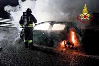 INCENDIO AUTOVETTURA