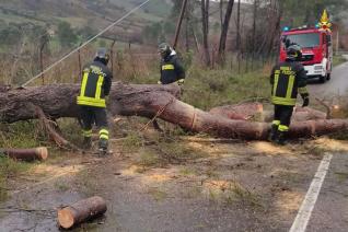 Vigili del fuoco impegnati per il maltempo in provincia di Cosenza