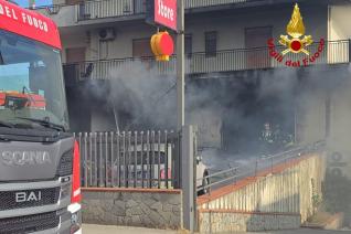 Intervento dei vigili del fuoco per gli operai rimasti intossicati a Biella